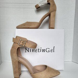 .Chunky Heel Pointed Closed Toe Pump - 7